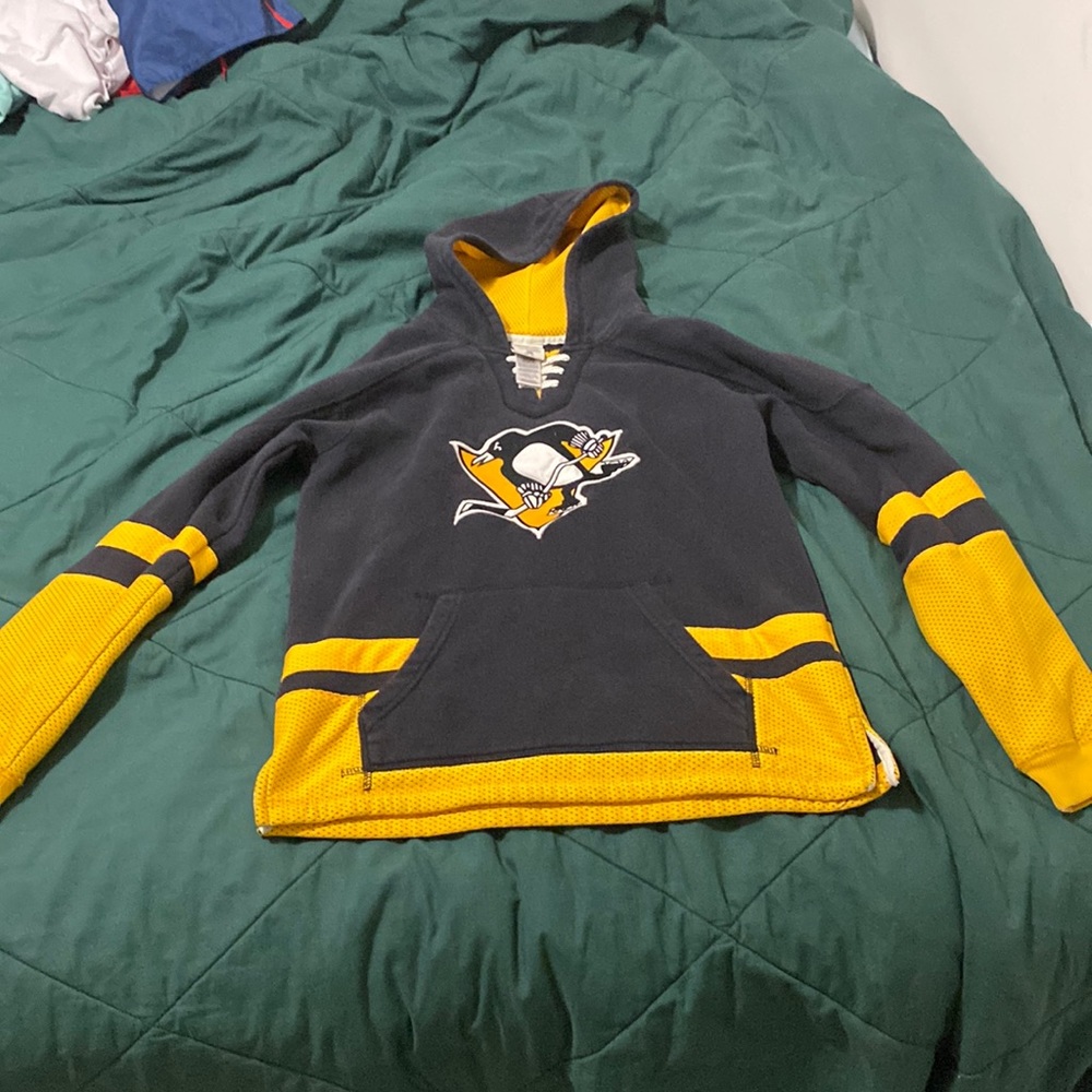 Youth Large   CCM, Pittsburgh Penguins Sweatshirt, Hooded.